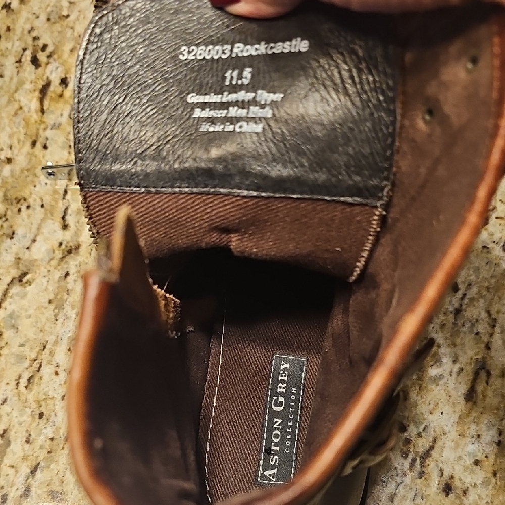 Rugged Men's Leather Lace-Up Boots - Picture 2 of 8